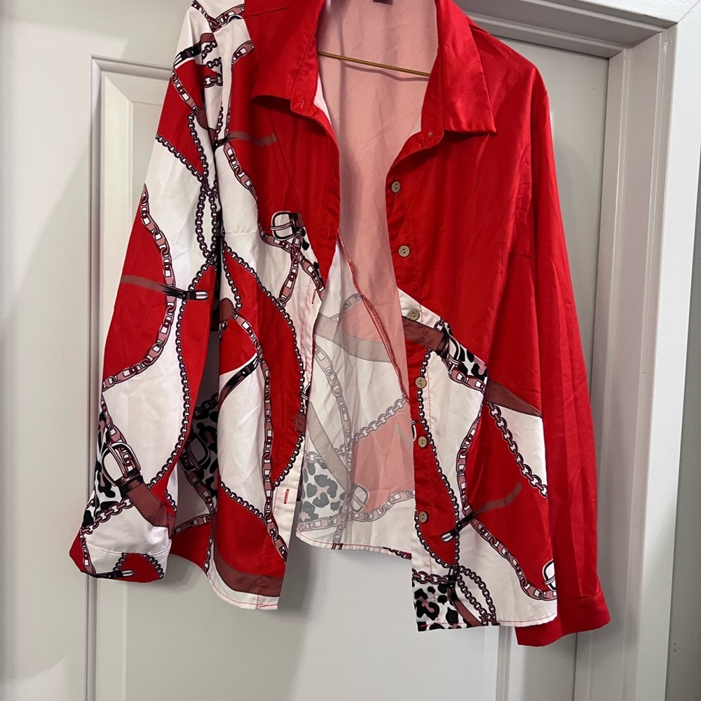 Chic Red and White Chain Print Blouse